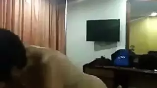 مدام تداعب الابن