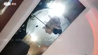 يغتصب وهي طلع من المطبخ