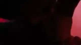 القص زوجة في محلية الصنع الاستلقاء تحت أشعة الشمس