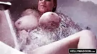 في الحمام سكس نار بصراخ منتقبات خليجي