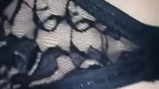 مراهق عربي يضاجع فرج جارته الضيق بعمق وقوة