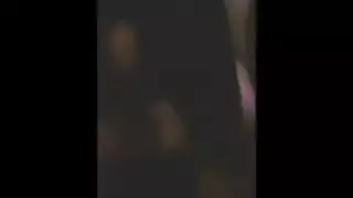 فتاة مصرية تخلع ملابسها: ثدي، فرج، وكل شيء