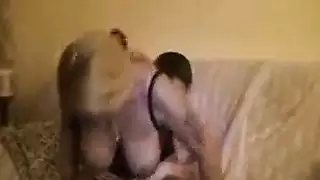 ولد ينيك ام صحبو في عيد ميلاد