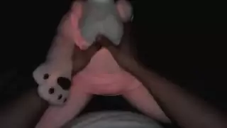 شاب صغير ينيك عروسته الدمية في فيلم بورنو صارخ