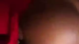 الجمال الأسود، رينيي جيزد باطن بقطات حبيبتها.