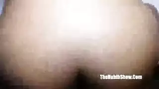 ينتشر ضيق بوسها