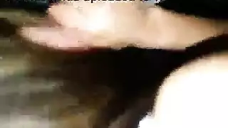 امرأة سمراء إسبانية ساحرة، سابرينا ممارسة الجنس مع جون بامانا خلال الثلاثي عارضة