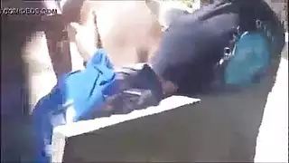 موظفة تتناك علني من مديرها ويركبها على زبه المتين