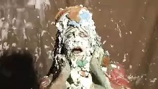 الرطب و الدجاج فوضوي اللعب