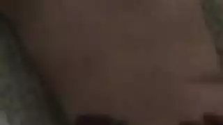 فتاة آسيوية ذات صدر كبير ومظهر أنيق ، إيريكا تتعرض للانفجار أثناء اللعب مع بوسها المحلوق