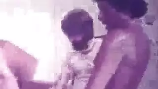 مفلس الهواة تجبر ثديها على كام