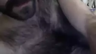 قرنية ناضجة الملتحي الاستمتاع بشيء حلو