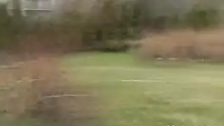 تريد امرأة سمراء مراهقة نحيفة تدليكًا مريحًا ، لأن صديقها يحب الحفر ولعب مهبلها