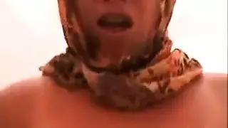 محجبة كويتية متزوجة تتناك من عامل باكستاني