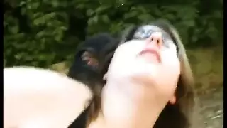 شاعر المليون على امرأة بدينة