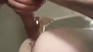 الشباب يلعبون الحفلة