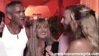 زوجين ناضجة اليوم سخيف مع استخدام دسار