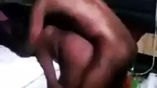 زوجة سمراء في العمل