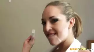 اثنين من CFNM نخيل نخيل مص الديك