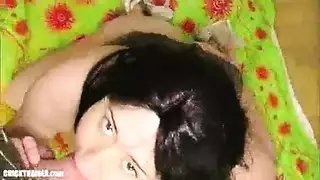 بنت قمورة قوي تتناك نيك شديد في خرم طيزها