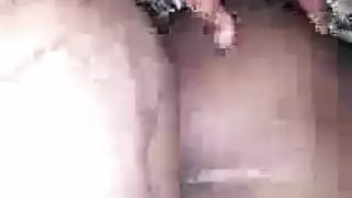 مدرب مثلي الجنس يرشد الرقيق إلى مص زب عملاق للعملاء