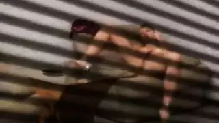 مارس العادة السرية في غرفة المعيشة أثناء وجود رفيق الغرفة في العمل