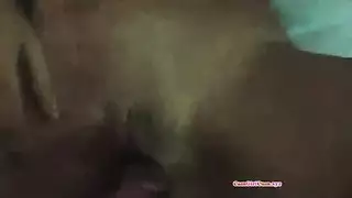 زوجان جامعيان مثيران ، كارتر كروز وآشلي آدامز ، يمارسان الحب في غرفة نومها