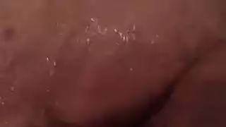 كانت سيدة شقراء محطمة على وشك الحصول على ضربة سريعة ، مثلنا ، على الشاطئ