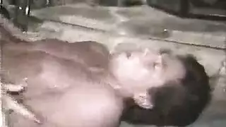 مثير شقراء العسل في حزام على جايلز مستعدة لركوب الديك قاسية ، الحق هنا في السرير
