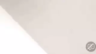 فتاة صغيرة تأخذ قضيبًا سمينًا من الخلف