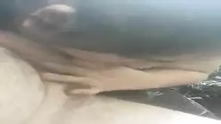 جاء أعز أصدقائي اليوم ليعطيني اللسان