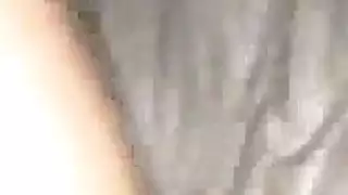 الفتاة التي تمارس الجنس لا تمانع إذا كان أفضل صديق لها قد يمارس الجنس مع عقولها