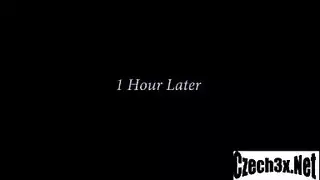 تبذل أوبري قصارى جهدها لإرضاء حبيبها