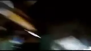 سيدة قرنية ذات شعر داكن ، مارست فيكي تشيس الجنس مع رجل قابلته للتو