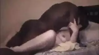 ملفاية بيضاء شرموطة تشتهي الزب الأسود يلسع كسهاو تتناك خلفي بقوة