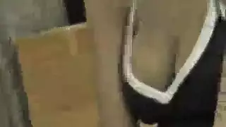 اثنين من السمراوات الجميلة في الملابس الداخلية المثيرة ، تاتيانا جوميز وكارلا كوش يلعبان مع بعضهما البعض