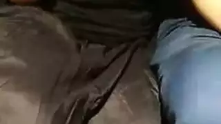 الزوجان الأثريان يختبران كيف تحب السحاقيات ممارسة الحب ، بينما تتأرجح الكاميرا