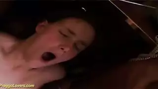 حامل شرموطة هيجانه بتاخد زبر كبير أسود