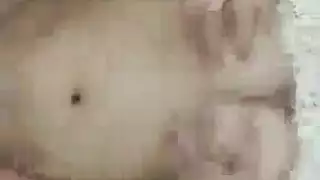 ملثمين الآسيوية وقحة سخيف المهرج في وقوف السيارات