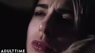 القبلات كس للمرأة سمراء