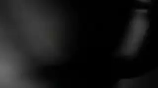 امرأة سمراء مثيرة جينا فيروسيوس تنتهي مع ديك في مؤخرتها